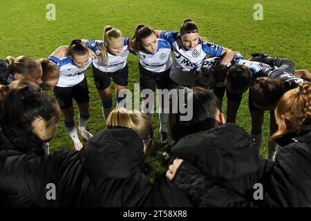 Sint Lambrechts Woluwe, Belgien. November 2023. Der Club YLA wurde vor einem Frauenfußballspiel zwischen Femina White Star Woluwe und Club YLA am acht Spieltag der Saison 2023 - 2024 der Belgischen Lotto Womens Super League am Freitag, den 3. November 2023 in Sint-Lambrechts-Woluwe, Belgien, dargestellt. Quelle: Sportpix/Alamy Live News Stockfoto