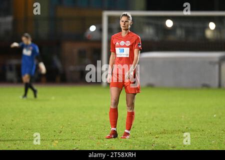 Sint Lambrechts Woluwe, Belgien. November 2023. Ellen Charlier (17) von Woluwe, dargestellt während eines Frauenfußballspiels zwischen Femina White Star Woluwe und Club YLA am acht Spieltag der Saison 2023 - 2024 der belgischen Lotto Womens Super League, Freitag, 3. November 2023 in Sint-Lambrechts-Woluwe, Belgien. Quelle: Sportpix/Alamy Live News Stockfoto