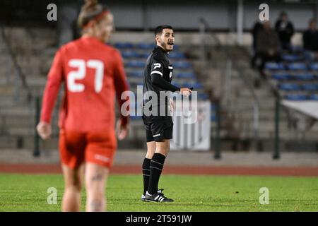 Sint Lambrechts Woluwe, Belgien. November 2023. Schiedsrichter Fabio Fernandes Barros, dargestellt während eines Frauenfußballspiels zwischen Femina White Star Woluwe und Club YLA am acht Spieltag der Saison 2023 - 2024 der belgischen Lotto Womens Super League am Freitag, 3. November 2023 in Sint-Lambrechts-Woluwe, Belgien. Quelle: Sportpix/Alamy Live News Stockfoto