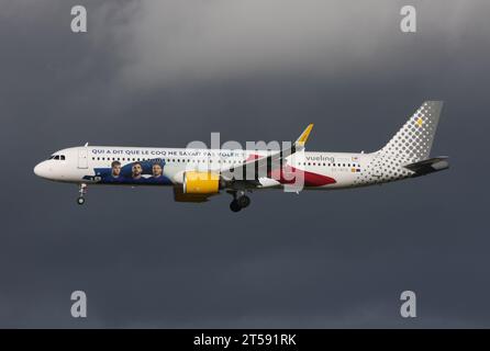 Ein Airbus A321neo von Vueling, der für die Rugby-Weltmeisterschaft ...