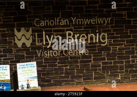 CERRIGYDRUDION, WALES – 13. Juni 2022: Schild für Llyn Brenig Visitor Centre, Cerrigydrudion, Conwy, Snowdonia oder Eryri National Park, North Wales, UK, La Stockfoto