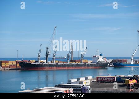 Frachthafen von Bari am 22. Oktober 2023. ITALIEN - HAFEN - VERSANDGUTSCHRIFT: Imago/Alamy Live News Stockfoto