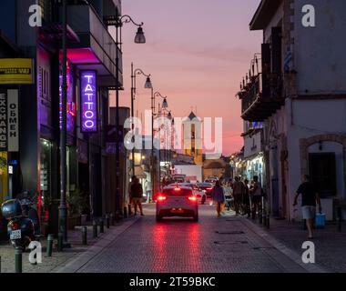 Die Pavlou Valsamaki Straße führt zur Kirche Saint Lazarus, Larnaka, Zypern. Stockfoto