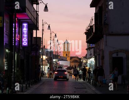 Die Pavlou Valsamaki Straße führt zur Kirche Saint Lazarus, Larnaka, Zypern. Stockfoto