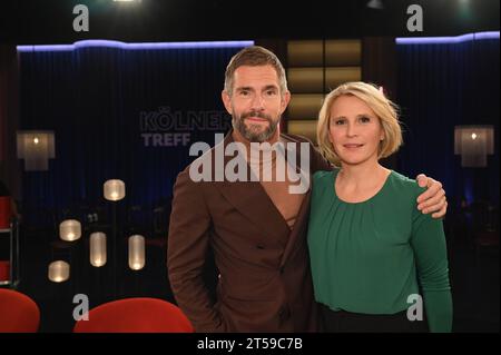 Das Moderatorenteam Micky Beisenherz und Susan Link, l-r, in der WDR Talkshow Kölner Treff *** das Team der Moderatoren Micky Beisenherz und Susan Link, l r, in der WDR Talkshow Kölner Treff Credit: Imago/Alamy Live News Stockfoto