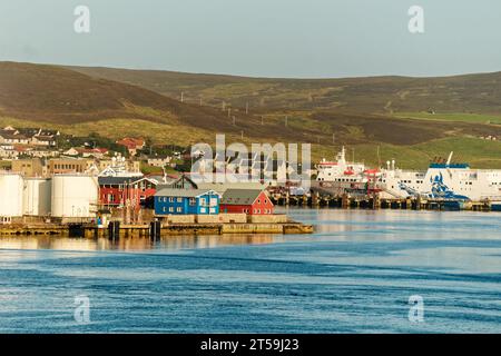 INVERGORDON, SCHOTTLAND – 4. September 2023: Invergordon ist eine Stadt in Easter Ross, Highland, Schottland. Der ehemalige Marinestützpunkt ist ein Tiefwasserhafen Stockfoto