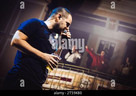 Newcastle, Großbritannien. November 2023. Die Straßen (mit Mike Skinner) treten im O2 City Hall Newcastle auf. Foto: Thomas Jackson/Alamy Live News Stockfoto