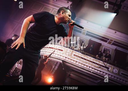 Newcastle, Großbritannien. November 2023. Die Straßen (mit Mike Skinner) treten im O2 City Hall Newcastle auf. Foto: Thomas Jackson/Alamy Live News Stockfoto