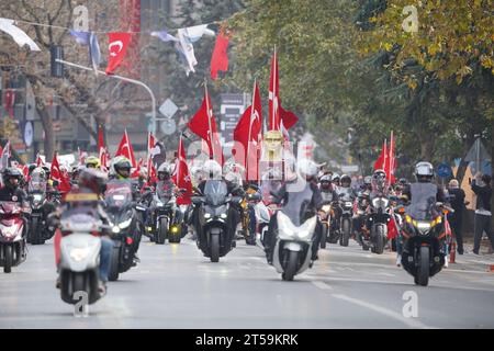 100-jähriges Jubiläum der Republik Türkiye, Motorradkortege von der Bosporusbrücke Stockfoto