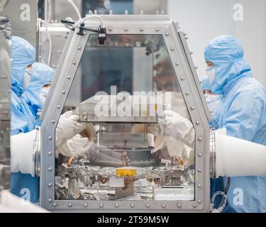 Utah, USA. September 2023. OSIRIS REX Asteroiden-Rücklaufdeckel in Gebäude 31 Astromaterials Curation Facility. (Kreditbild: © Robert Markowitz/NASA/ZUMA Press Wire) NUR REDAKTIONELLE VERWENDUNG! Nicht für kommerzielle ZWECKE! Stockfoto