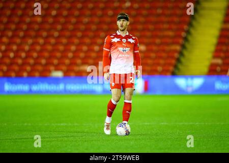 Oakwell Stadium, Barnsley, England - 3. November 2023 Jamie McCart (26) von Barnsley - während des Spiels Barnsley gegen Horsham, Emirates FA Cup, 2023/24, Oakwell Stadium, Barnsley, England - 3. November 2023 Credit: Arthur Haigh/WhiteRosePhotos/Alamy Live News Stockfoto