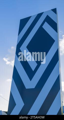 Bordeaux , Frankreich - 11 04 2023 : Renault neue moderne Marke und Text Logo Fahrzeuge Shop Stockfoto