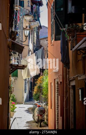 Straßen von Old Kerkyra, Korfu, Griechenland. UNESCO-Weltkulturerbe Stockfoto