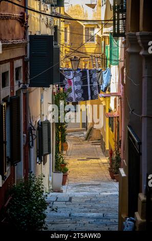 Straßen von Old Kerkyra, Korfu, Griechenland. UNESCO-Weltkulturerbe Stockfoto