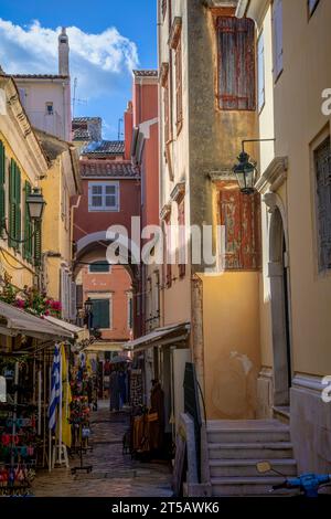 Straßen von Old Kerkyra, Korfu, Griechenland. UNESCO-Weltkulturerbe Stockfoto