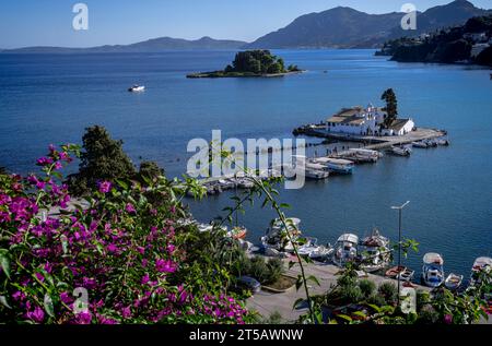 Blick auf das Heilige Kloster Panagia Vlacherna von Kanoni, Kerkyra, Korfu, Griechenland Stockfoto