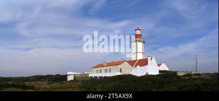 18. Jahrhundert Espichel Cape Lighthouse in Sesimbra, Portugal. Stockfoto