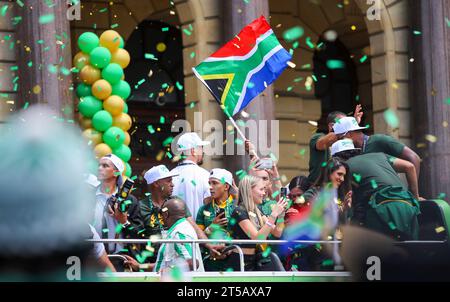 KAPSTADT, SÜDAFRIKA - 3. NOVEMBER: Springbok-Ernährungswissenschaftler Zeenat Simjee, während der Springbok Trophy Tour in Kapstadt am 3. November 2023 in Kapstadt, Südafrika. Die Springboks besiegten die New Zealand All Blacks 12-11 und gewannen am Samstag, den 28. Oktober 2023, die Rugby-Weltmeisterschaft in Paris. (Foto: Roger Sedres) Stockfoto