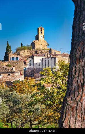 Dorf Lourmarin in der Landschaft von Luberon, Region Vaucluse Provence, Frankreich Stockfoto