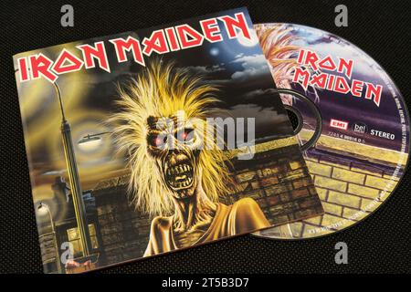 Iron Maiden - Iron Maiden (1980) Studioalbum, CD und Cover. Lahti, Finnland. Oktober 2023. Stockfoto