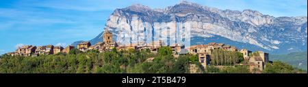 Blick auf die Stadt Ainsa, eine der schönsten Städte Spaniens. Huesca. Stockfoto