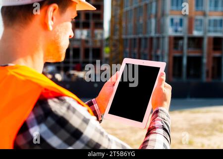 Nahaufnahme des Bauingenieurs mit Tablet Stockfoto