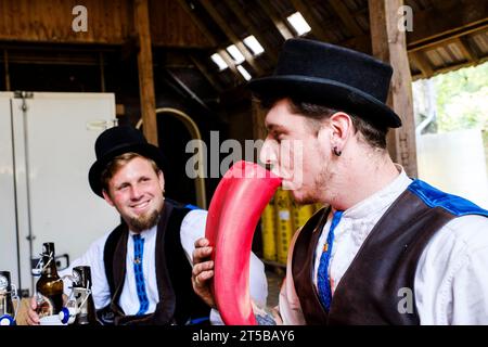 Roland-Brüder bei einer Feier in der Nähe von Osnabrück Stockfoto