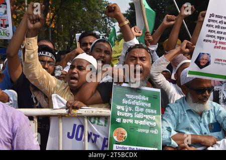 Kalkutta, Indien. November 2023. Tausende muslimischer Menschen nahmen an einer Protestkundgebung zur Unterstützung der Palästinenser Teil. (Foto: Biswarup Ganguly/Pacific Press) Credit: Pacific Press Media Production Corp./Alamy Live News Stockfoto