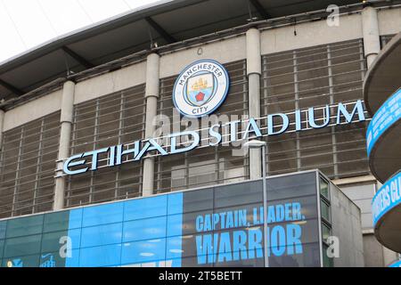 Manchester, Großbritannien. November 2023. Vor dem Etihad Stadium vor dem Premier League-Spiel Manchester City gegen Bournemouth im Etihad Stadium, Manchester, Vereinigtes Königreich, 4. November 2023 (Foto: Conor Molloy/News Images) in Manchester, Vereinigtes Königreich am 11.04.2023. (Foto: Conor Molloy/News Images/SIPA USA) Credit: SIPA USA/Alamy Live News Stockfoto