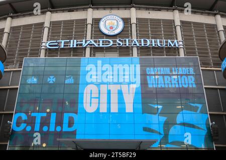 Manchester, Großbritannien. November 2023. Vor dem Etihad Stadium vor dem Premier League-Spiel Manchester City gegen Bournemouth im Etihad Stadium, Manchester, Vereinigtes Königreich, 4. November 2023 (Foto: Conor Molloy/News Images) in Manchester, Vereinigtes Königreich am 11.04.2023. (Foto: Conor Molloy/News Images/SIPA USA) Credit: SIPA USA/Alamy Live News Stockfoto