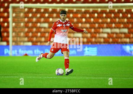 Oakwell Stadium, Barnsley, England - 3. November 2023 Jamie McCart (26) von Barnsley - während des Spiels Barnsley gegen Horsham, Emirates FA Cup, 2023/24, Oakwell Stadium, Barnsley, England - 3. November 2023 Credit: Arthur Haigh/WhiteRosePhotos/Alamy Live News Stockfoto