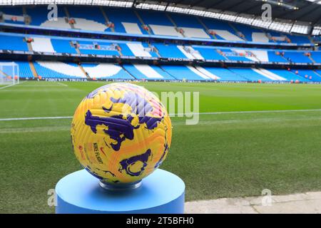 Manchester, Großbritannien. November 2023. Matchball im Etihad Stadium vor dem Premier League-Spiel Manchester City gegen Bournemouth im Etihad Stadium, Manchester, Großbritannien, 4. November 2023 (Foto: Conor Molloy/News Images) in Manchester, Großbritannien am 11.04.2023. (Foto: Conor Molloy/News Images/SIPA USA) Credit: SIPA USA/Alamy Live News Stockfoto