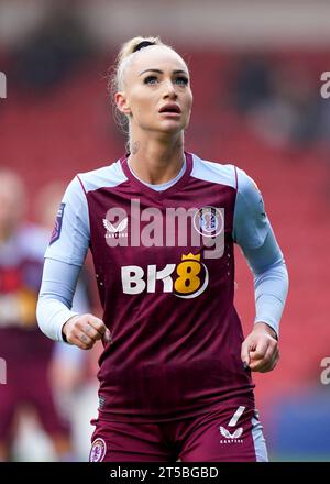 Alisha Lehmann von Aston Villa sieht beim Spiel der Barclays Women's Super League im Poundland Bescot Stadium in Walsall zu. Bilddatum: Samstag, 4. November 2023. Stockfoto