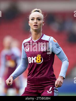 Alisha Lehmann von Aston Villa sieht beim Spiel der Barclays Women's Super League im Poundland Bescot Stadium in Walsall zu. Bilddatum: Samstag, 4. November 2023. Stockfoto