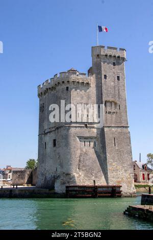 Die Tour Saint-Nicolas in La Rochelle, ein Überbleibsel der mittelalterlichen Befestigungsanlagen, die den Hafen schützten. Charente-Maritime. Nouvelle-Aquitaine Stockfoto