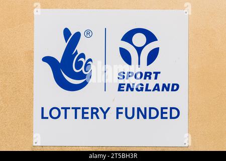 Lotteriezeichen und Logo, Sport England, Schilder im Hill Head Sailing Club, Hampshire, Großbritannien Stockfoto