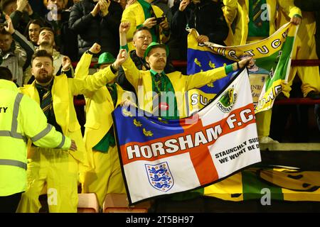 Oakwell Stadium, Barnsley, England - 3. November 2023 Horsham-Fans am Ende des Spiels - Barnsley gegen Horsham, Emirates FA Cup, 2023/24, Oakwell Stadium, Barnsley, England - 3. November 2023 Credit: Arthur Haigh/WhiteRosePhotos/Alamy Live News Stockfoto