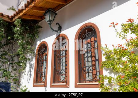 Architektonische Details eines griechischen Klosters. Stockfoto