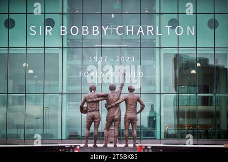 MUFC Manchester United FC Stadion Tribut an Sir Bobby Charlton Stockfoto