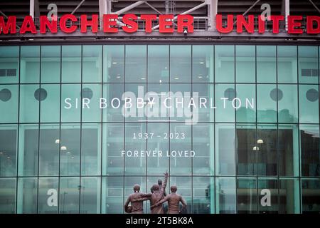 MUFC Manchester United FC Stadion Tribut an Sir Bobby Charlton Stockfoto