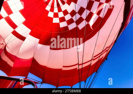 Bild eines Heißluftballons im Inneren während einer Ballonfahrt, Ballonfahrt Stockfoto