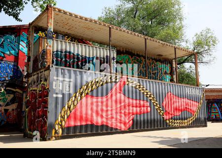 Peking - 8. Mai 2016: Containermalerei, 798 Kunstbereich, Peking, China Stockfoto