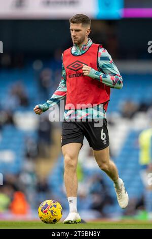 Etihad Stadium, Manchester, Großbritannien. November 2023. Premier League Football, Manchester City gegen Bournemouth; Chris Mepham aus Bournemouth während des warm Up Credit: Action Plus Sports/Alamy Live News Stockfoto