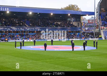 Birmingham, Großbritannien. November 2023. Gedenkzeremonie während des EFL Sky Bet Championship-Spiels zwischen Birmingham City und Ipswich Town am 4. November 2023 in St Andrews, Birmingham, England. Foto von Stuart Leggett. Nur redaktionelle Verwendung, Lizenz für kommerzielle Nutzung erforderlich. Keine Verwendung bei Wetten, Spielen oder Publikationen eines einzelnen Clubs/einer Liga/eines Spielers. Quelle: UK Sports Pics Ltd/Alamy Live News Stockfoto