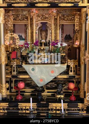 Japan, Kyushu, Bungo-Takada. Familienaltar Zu Ehren Der Vorfahren. Präfektur Oita. Stockfoto