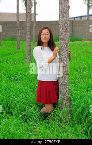 Luannan - 2. August: Eine Dame in den Wäldern, am 2. August 2016, Luannan County, Provinz hebei, China Stockfoto