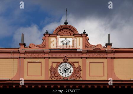 Uhr an der Fassade des FSB-KGB-Gebäudes (Lubyanka-Gebäude) Stockfoto