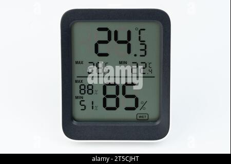 Temperatur- und Feuchtigkeitsmessgerät isoliert auf weißem Studiohintergrund Stockfoto