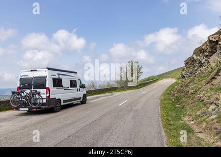 La Bresse, Frankreich - 23. Mai 2023: Aussichtspunkt Lake de la Lande in La Bresse entlang der Route des Cretes in den Vogesen in Frankreich Stockfoto