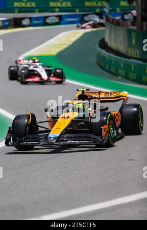 Sao Paulo, Brasilien. November 2023. Sao Paulo, Brasilien. November 2023. LANDO NORRIS von MCLAREN MERCEDES fuhr während des Sprint Shootouts im Rahmen des F1 Sao Paulo Grand Prix 2023 im Autodromo Jose Carlos Pace am 4. November 2023 in Sao Paulo, Brasilien. Credit: Ruano Carneiro/Carneiro Images/Alamy Live News Credit: Ruano Carneiro/Carneiro Images/Alamy Live News Stockfoto